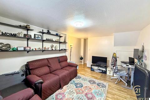 2 bedroom flat for sale, Cranston Close, HOUNSLOW TW3