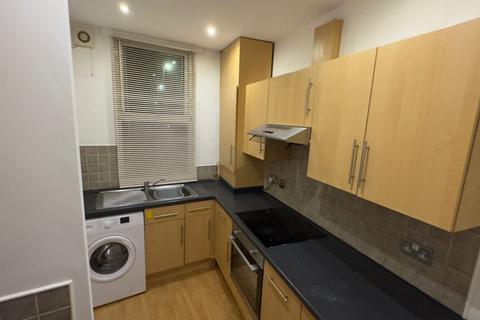 1 bedroom end of terrace house to rent, Woodside Place, Burley, Leeds, LS4 2QU