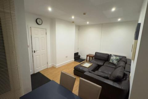 1 bedroom end of terrace house to rent, Woodside Place, Burley, Leeds, LS4 2QU