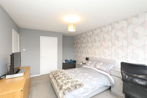 2 bedroom flat for sale, Grassdale View, Sheffield S12
