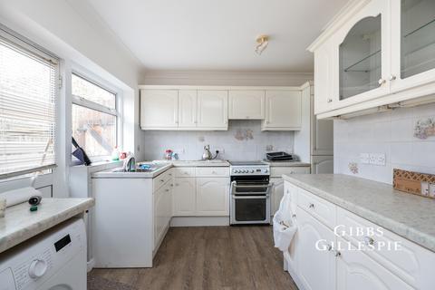 3 bedroom house to rent, Burnham Avenue, Ickenham, Uxbridge, UB10