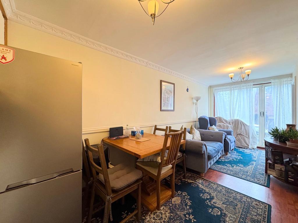 Lounge/dining area
