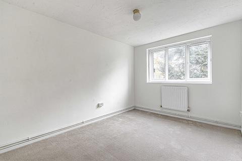 2 bedroom apartment for sale, Hayward Gardens, London, SW15