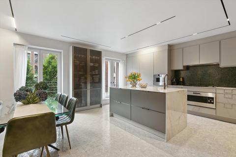 4 bedroom flat to rent, Palace Green, Kensington, London, W8