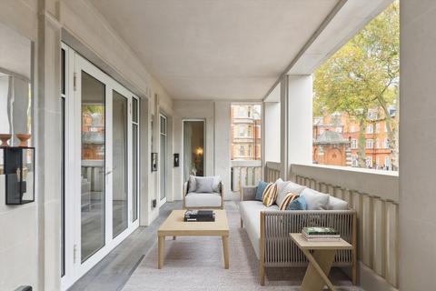 4 bedroom flat to rent, Palace Green, Kensington, London, W8
