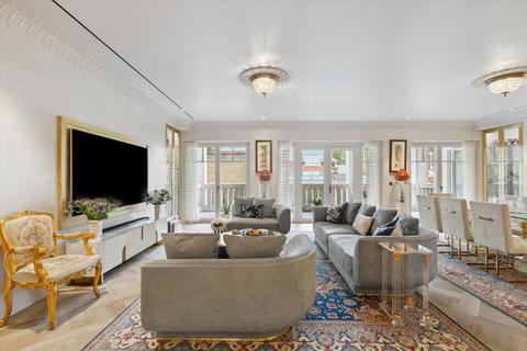 4 bedroom flat to rent, Palace Green, Kensington, London, W8