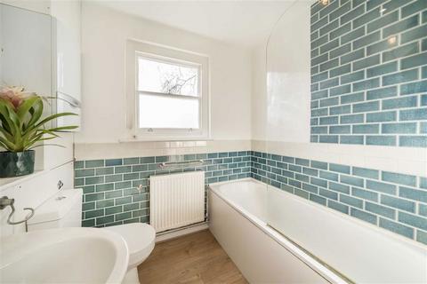 2 bedroom flat for sale, Loughborough Road, London SW9
