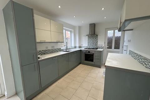 3 bedroom semi-detached house to rent, Glascote Close, Shirley B90