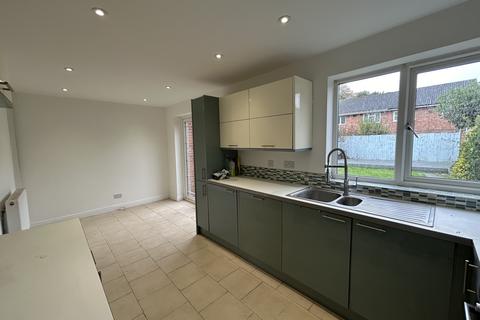 3 bedroom semi-detached house to rent, Glascote Close, Shirley B90