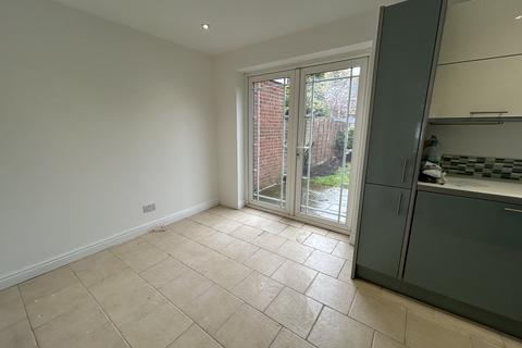 3 bedroom semi-detached house to rent, Glascote Close, Shirley B90