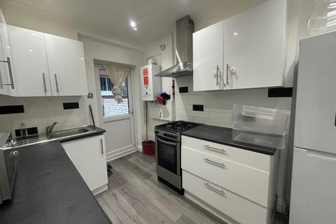 3 bedroom apartment to rent, Chicksand Street, Shoreditch, London E1