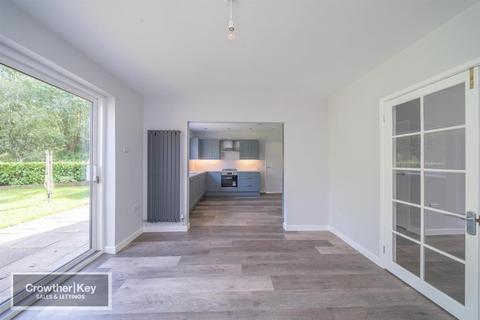 4 bedroom semi-detached house to rent, Anncroft Road, Buxton