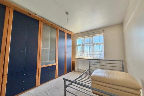 3 bedroom semi-detached house to rent, St. Brides Avenue, Edgware HA8