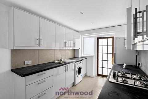 3 bedroom end of terrace house to rent, Reeve Road, Holyport, SL6