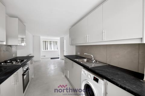 3 bedroom end of terrace house to rent, Reeve Road, Holyport, SL6