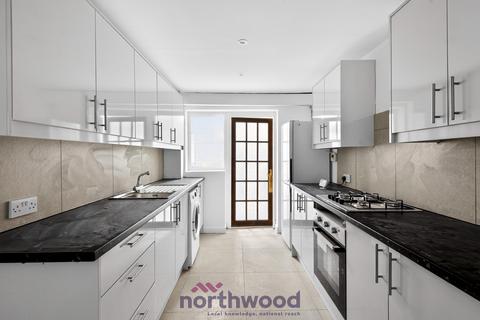 3 bedroom end of terrace house to rent, Reeve Road, Holyport, SL6