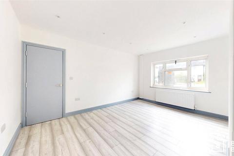 4 bedroom semi-detached house to rent, Norbury Avenue, Thornton Heath, Surrey, CR7