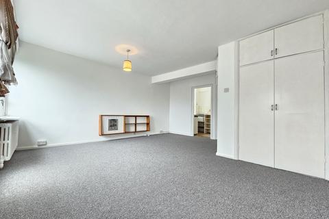 Studio to rent, Rockley Road, London W14