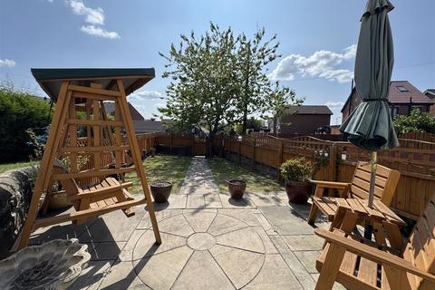 2 bedroom end of terrace house for sale, Blacker Road, Staincross