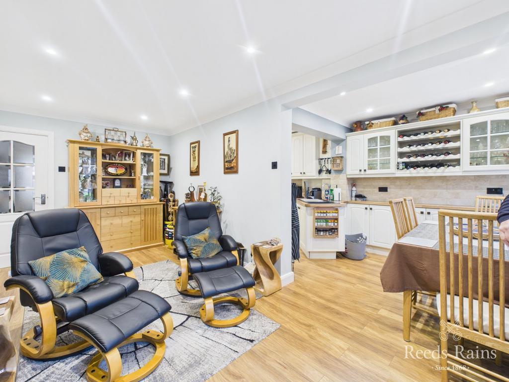 Sitting/ Dining Room
