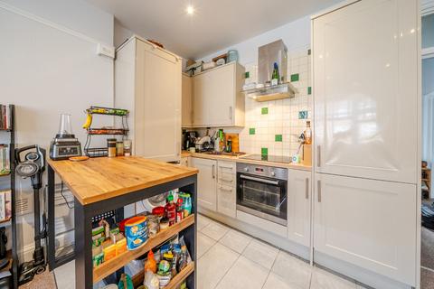 2 bedroom flat for sale, Barrow Road, Streatham, London, SW16