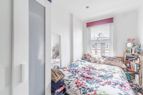 2 bedroom flat to rent, Limes Grove, Lewisham, London, SE13