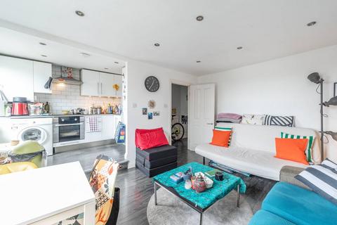 2 bedroom flat to rent, Limes Grove, Lewisham, London, SE13