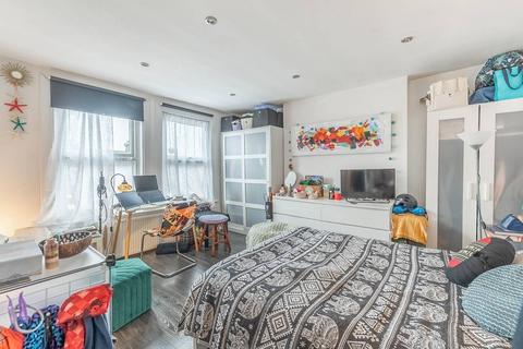 2 bedroom flat to rent, Limes Grove, Lewisham, London, SE13