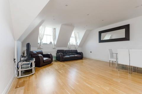 2 bedroom flat for sale, Princess Park Manor, Royal Drive, Friern Barnet, London, N11