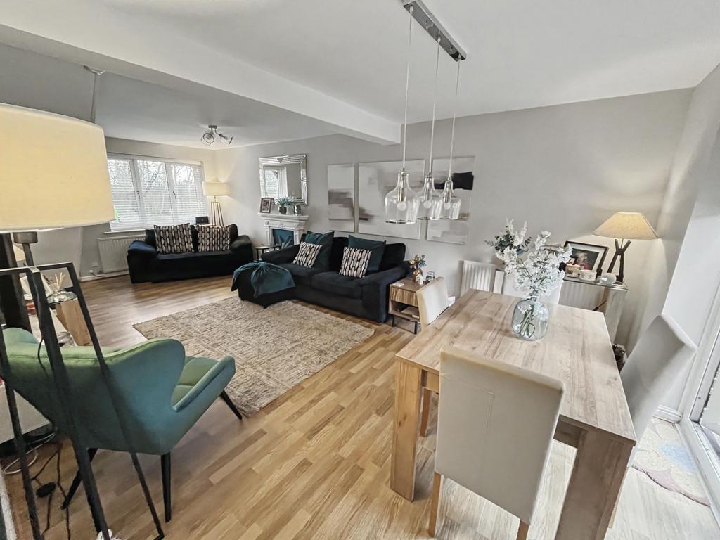 Lounge-Dining Room