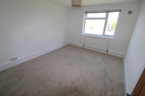 2 bedroom flat to rent, Stratton Close, EDGWARE, HA8