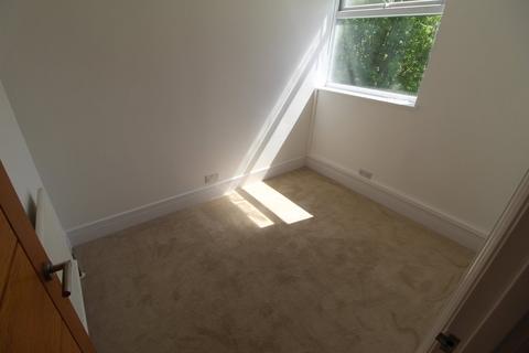 2 bedroom flat to rent, Stratton Close, EDGWARE, HA8