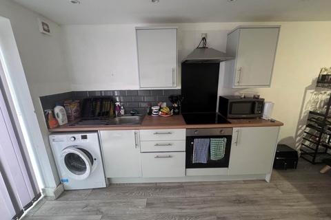 2 bedroom flat to rent, 22 Stacey Road, Roath, Cardiff