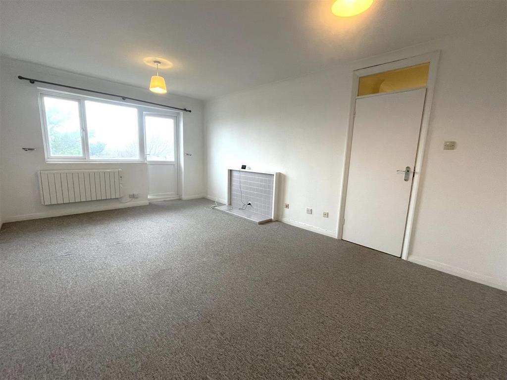 Living room 2.jpeg