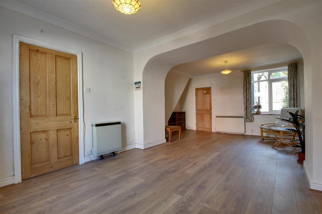 Living room 3.jpg