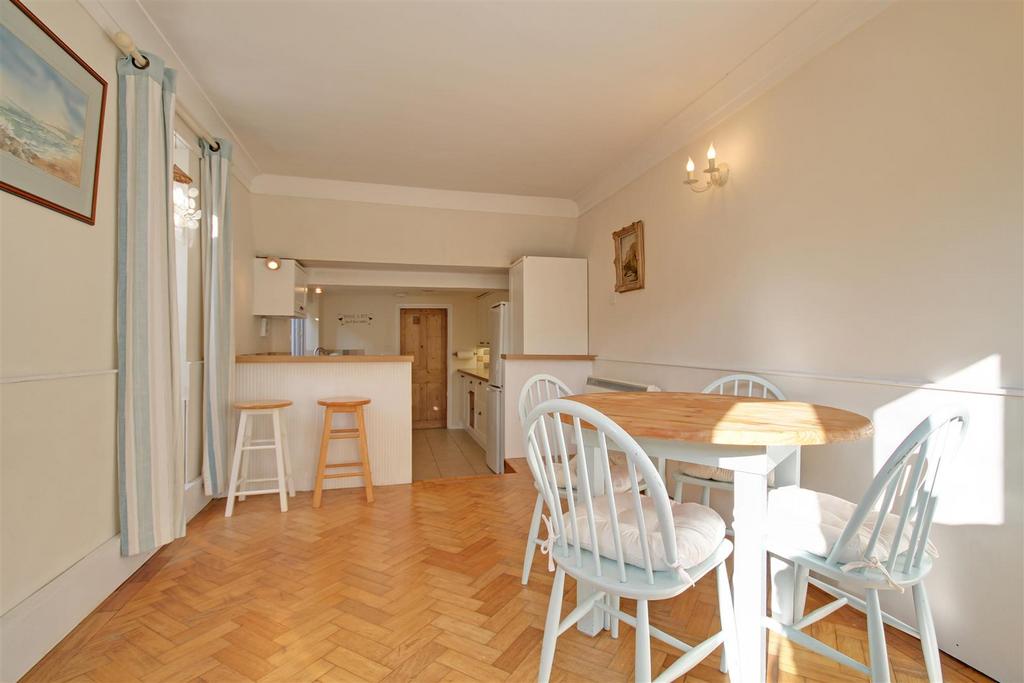 Dining room 3.jpg