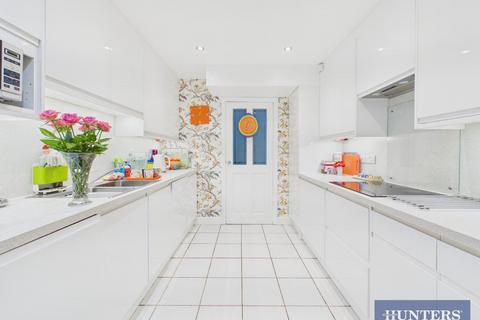 5 bedroom end of terrace house for sale, West Road, Filey