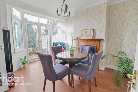 4 bedroom semi-detached house for sale, Westview Drive, Woodford Green