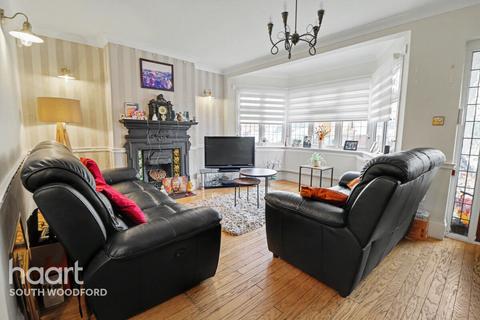 4 bedroom semi-detached house for sale, Westview Drive, Woodford Green
