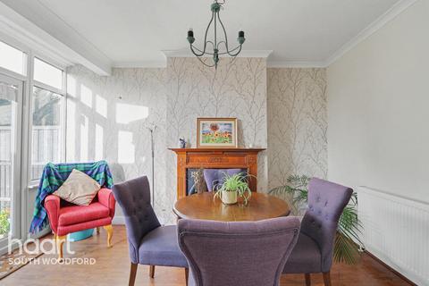 4 bedroom semi-detached house for sale, Westview Drive, Woodford Green