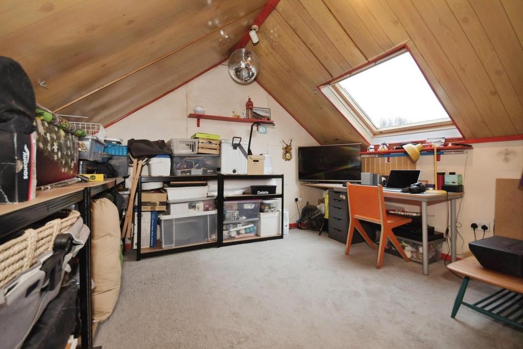 STUDY ATTIC ROOM 01.jpg