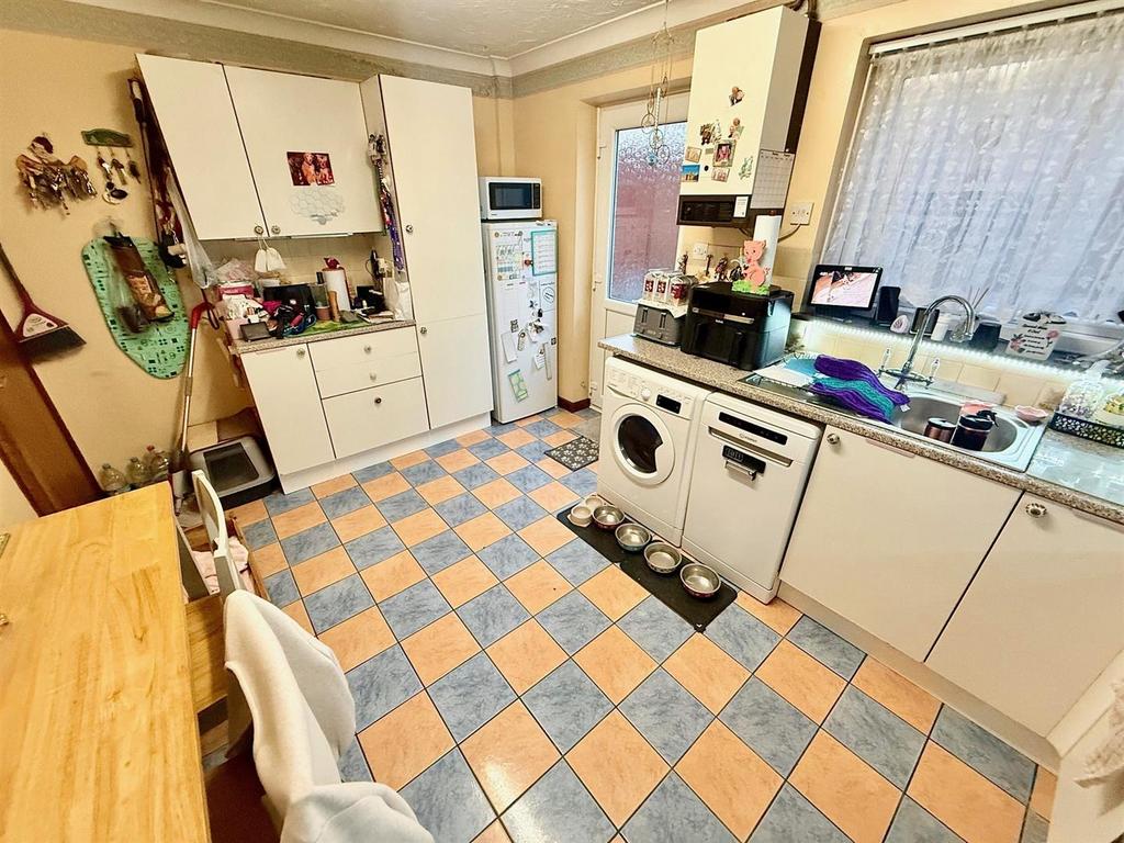 Kitchen/Dining area