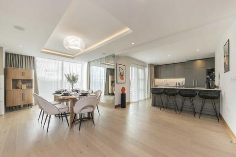 3 bedroom flat to rent, Juniper Drive, London SW18