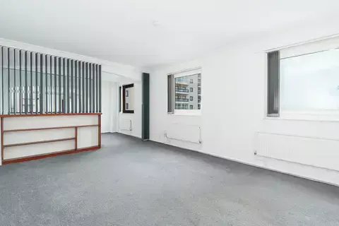 Studio for sale, 215, Queens Court, Ramsey