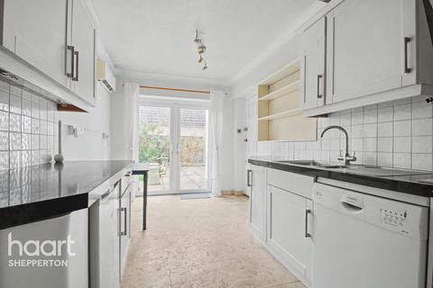 4 bedroom detached house for sale, Squires Bridge Road, Shepperton