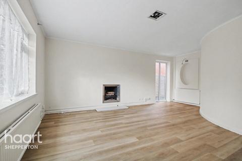 4 bedroom detached house for sale, Squires Bridge Road, Shepperton