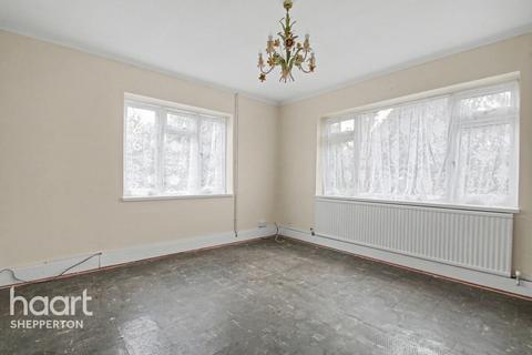 4 bedroom detached house for sale, Squires Bridge Road, Shepperton