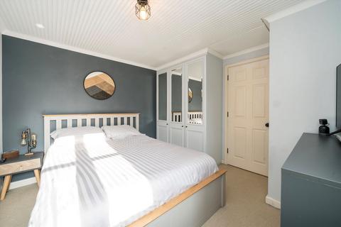 1 bedroom flat for sale, Huntingdon Gardens, London W4