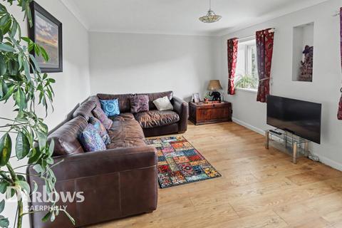 undefined, Commercial Road, Caerphilly