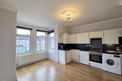 1 bedroom flat for sale, Kensington Garden, IG1
